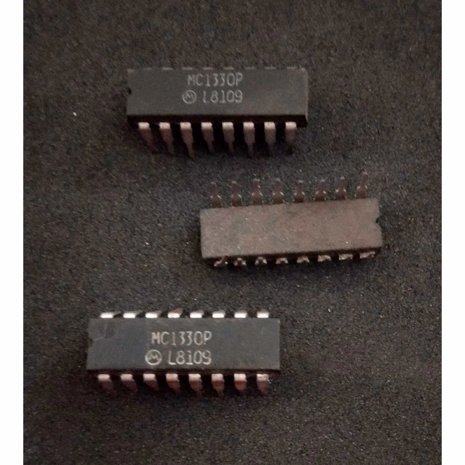2225df3f-176b-425d-8bac-241e3da2d7e3.jpg~tplv-aphluv4xwc-white-pad-v1_1600_1600 MC1330 8 DIL Intregated Circuit IC Motorola GREAT QUANTITY DISCOUNTS - Image 1