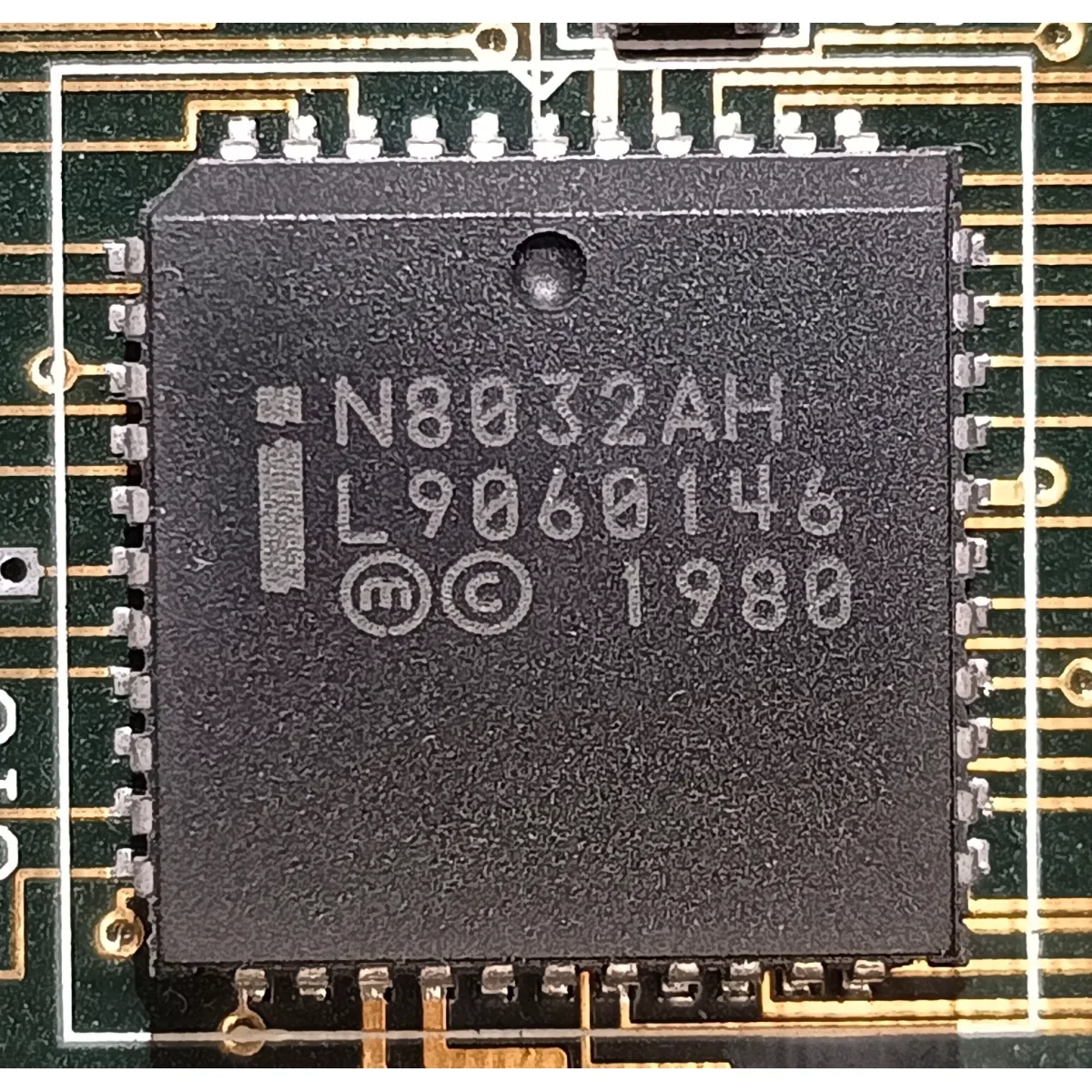 N8032AH Microcontroller EXTENDED TEMP NOS
